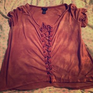 Pink front tied T-shirt.